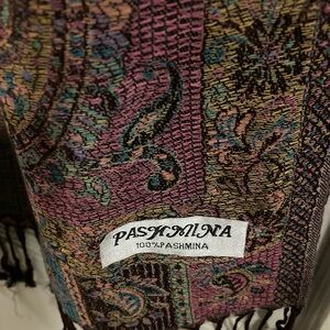 Pashmina scarf with colorful paisley pattern
